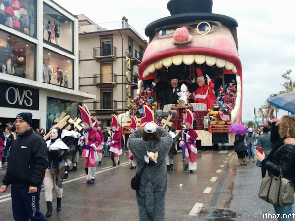 rinaz.net Carnevale in Viareggio, Italy